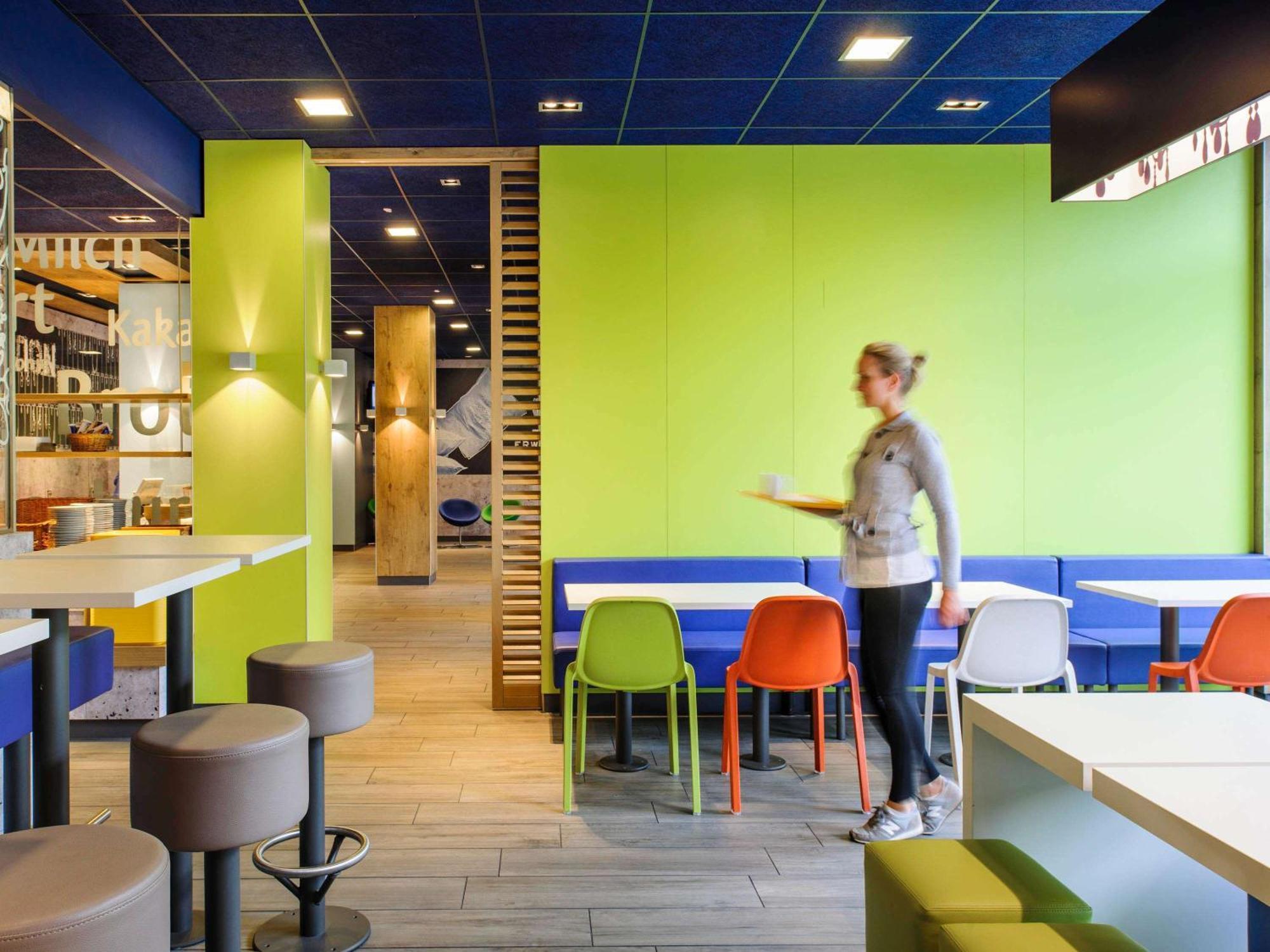 Hotel Ibis Budget Laval Bonchamp Les Laval Exteriör bild