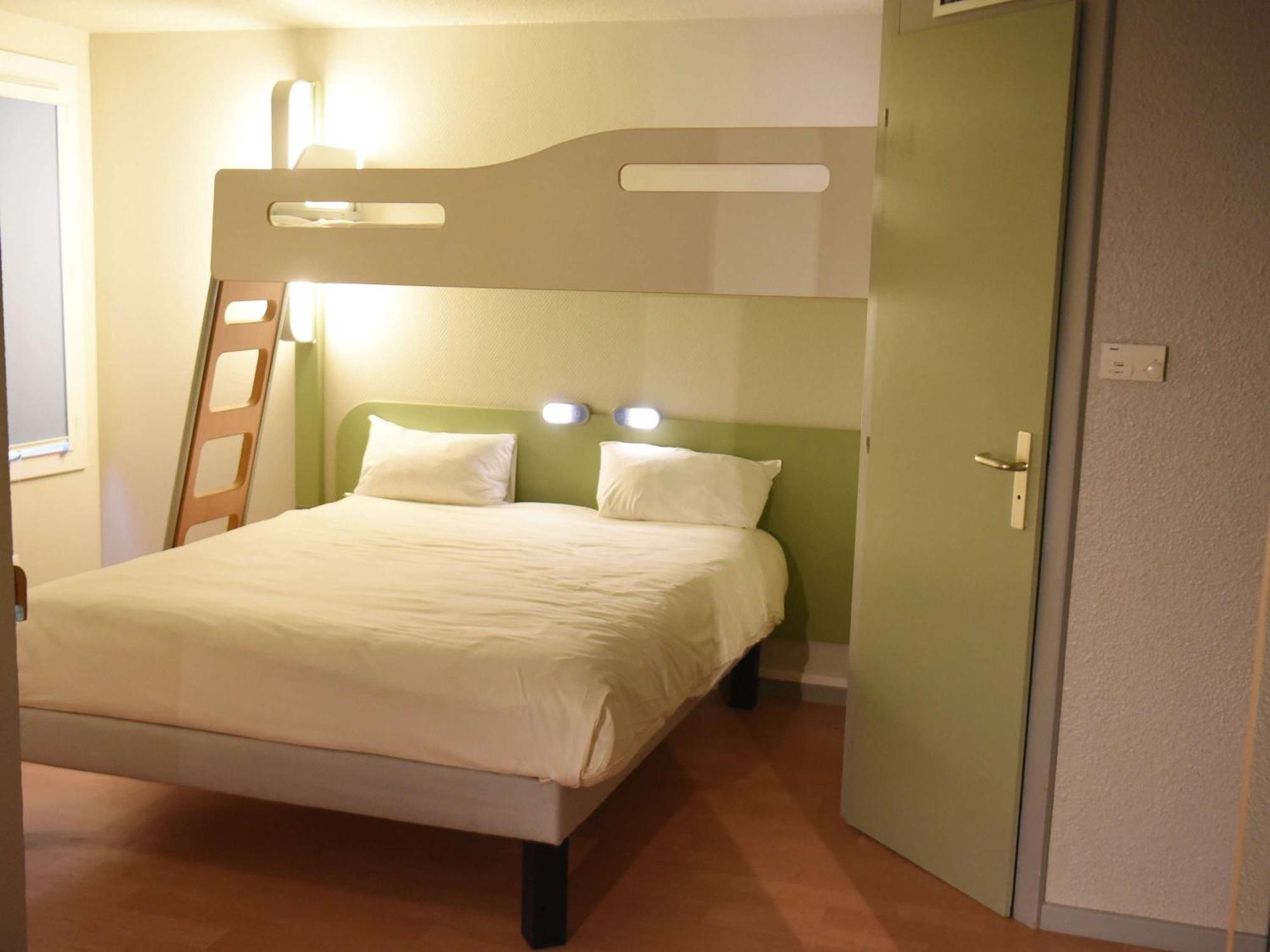 Hotel Ibis Budget Laval Bonchamp Les Laval Exteriör bild