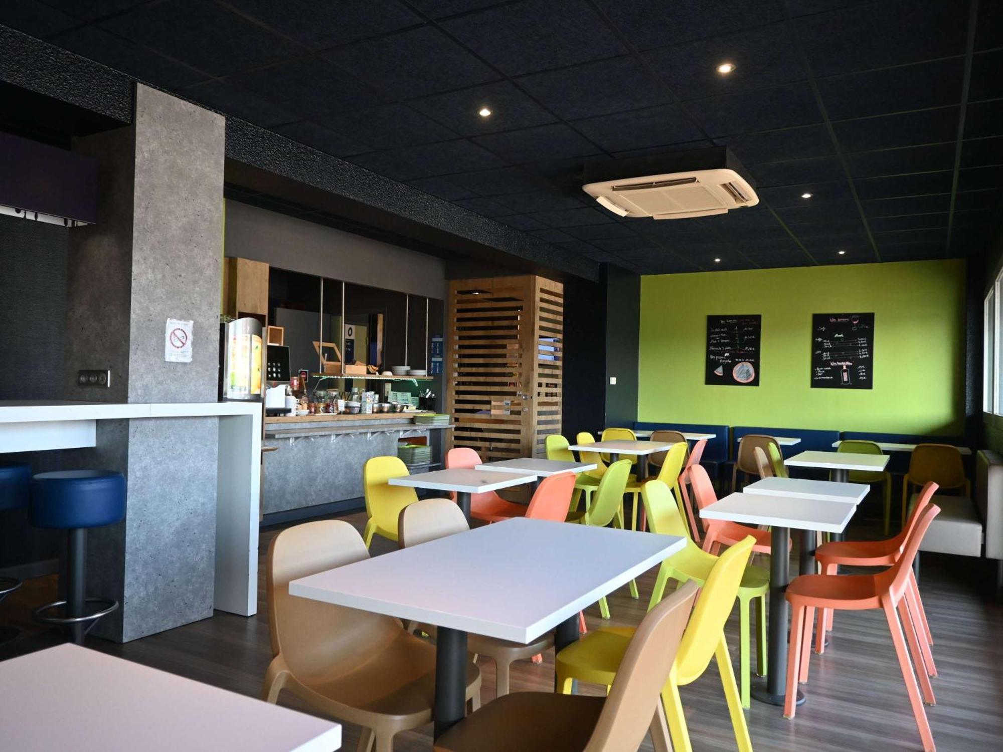 Hotel Ibis Budget Laval Bonchamp Les Laval Exteriör bild