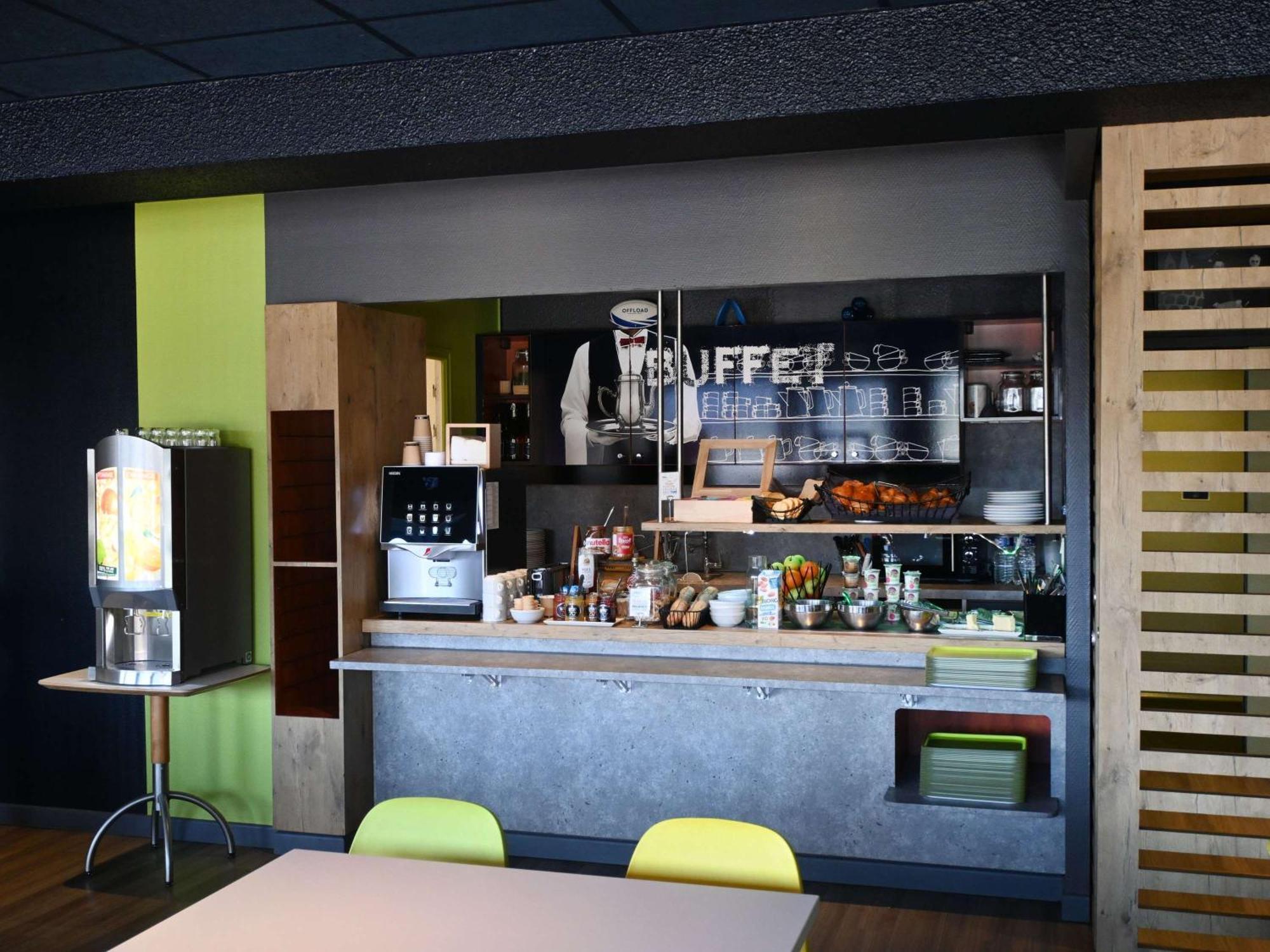 Hotel Ibis Budget Laval Bonchamp Les Laval Exteriör bild