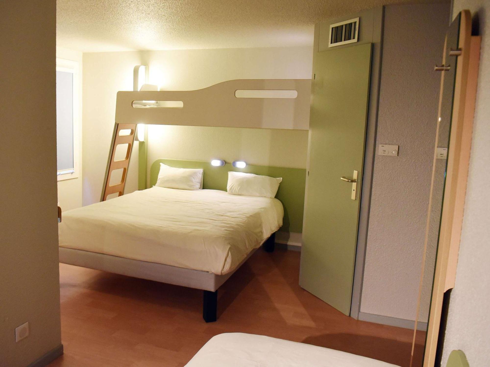 Hotel Ibis Budget Laval Bonchamp Les Laval Exteriör bild