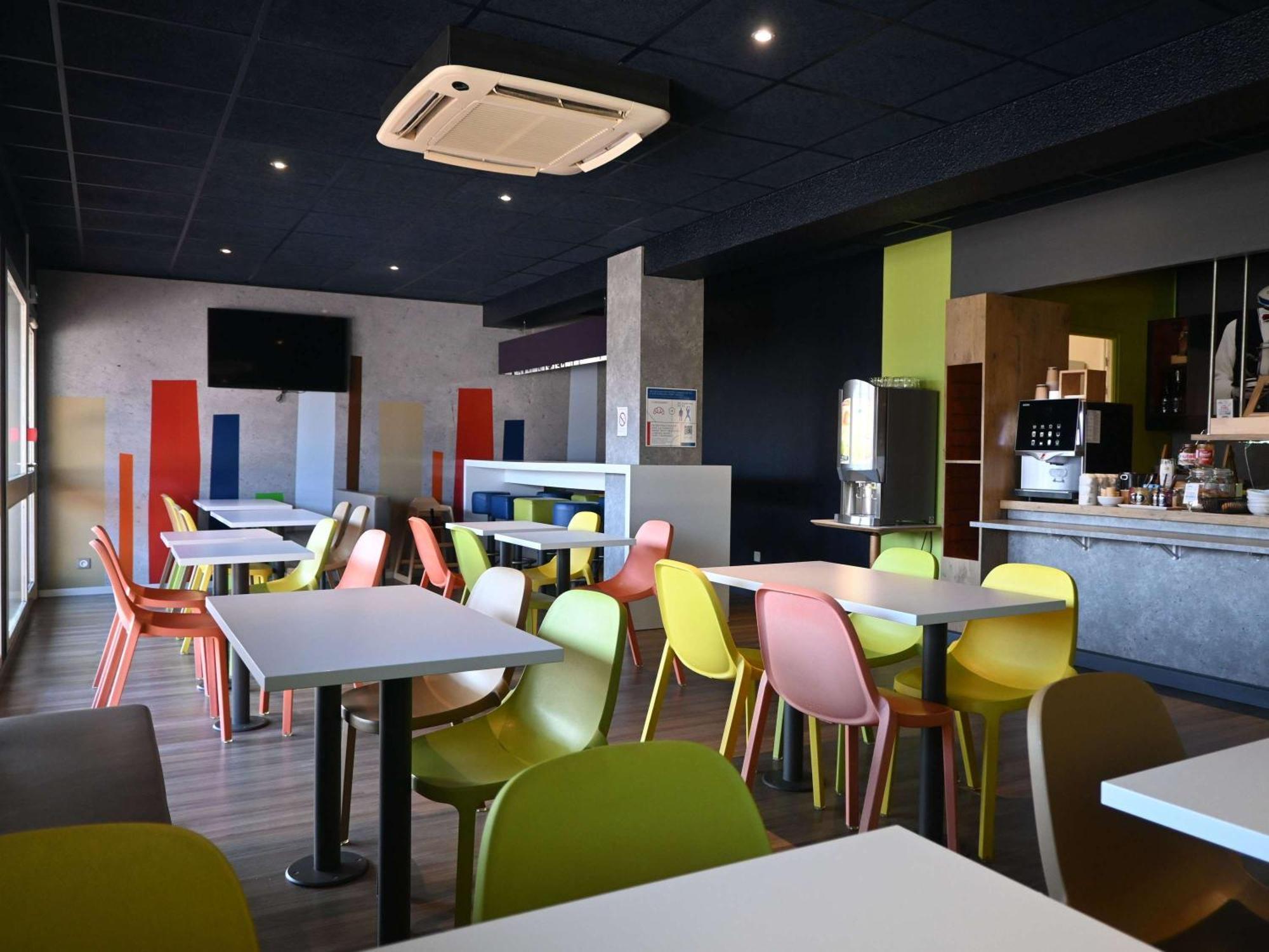 Hotel Ibis Budget Laval Bonchamp Les Laval Exteriör bild
