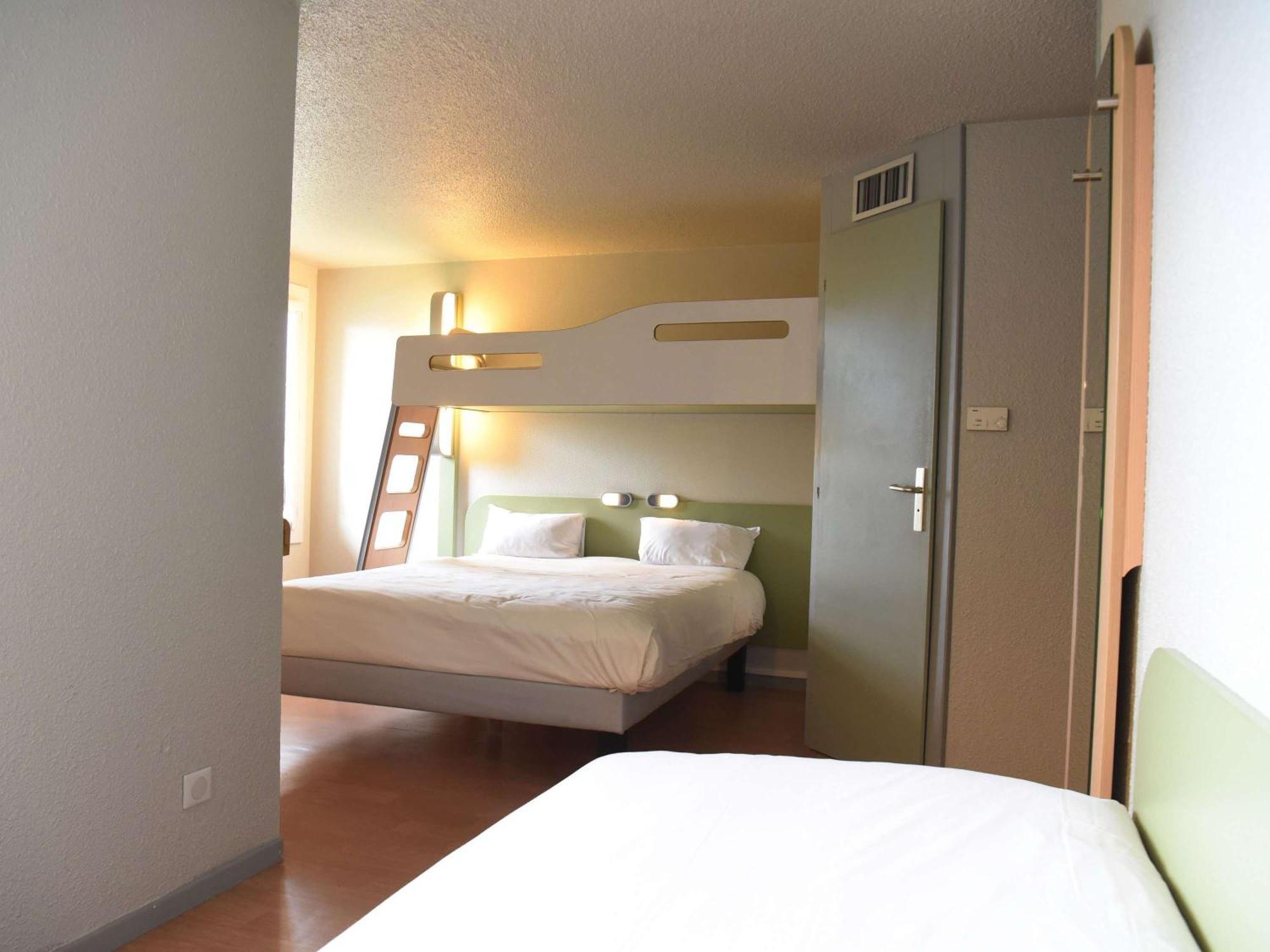 Hotel Ibis Budget Laval Bonchamp Les Laval Exteriör bild
