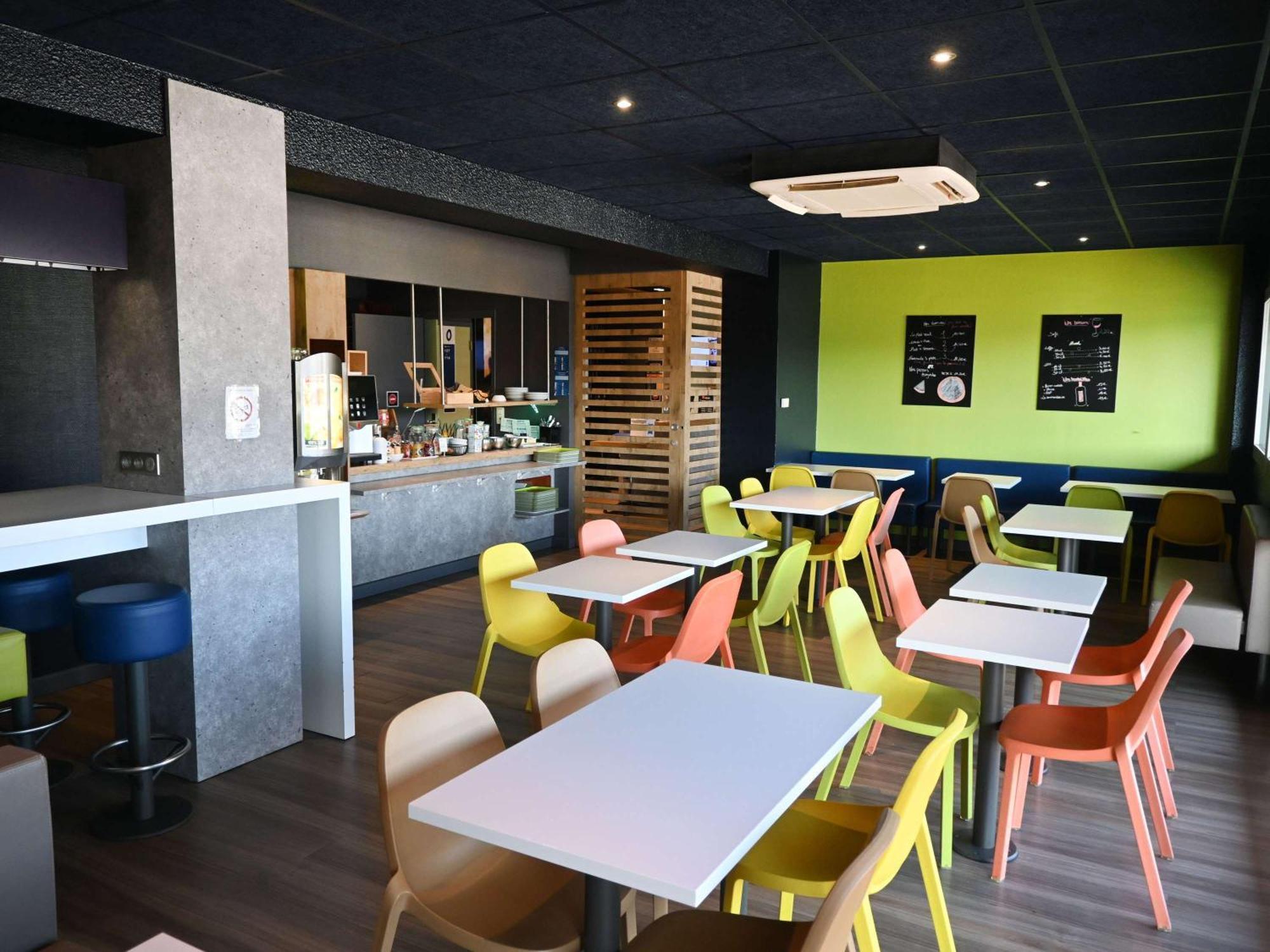Hotel Ibis Budget Laval Bonchamp Les Laval Exteriör bild