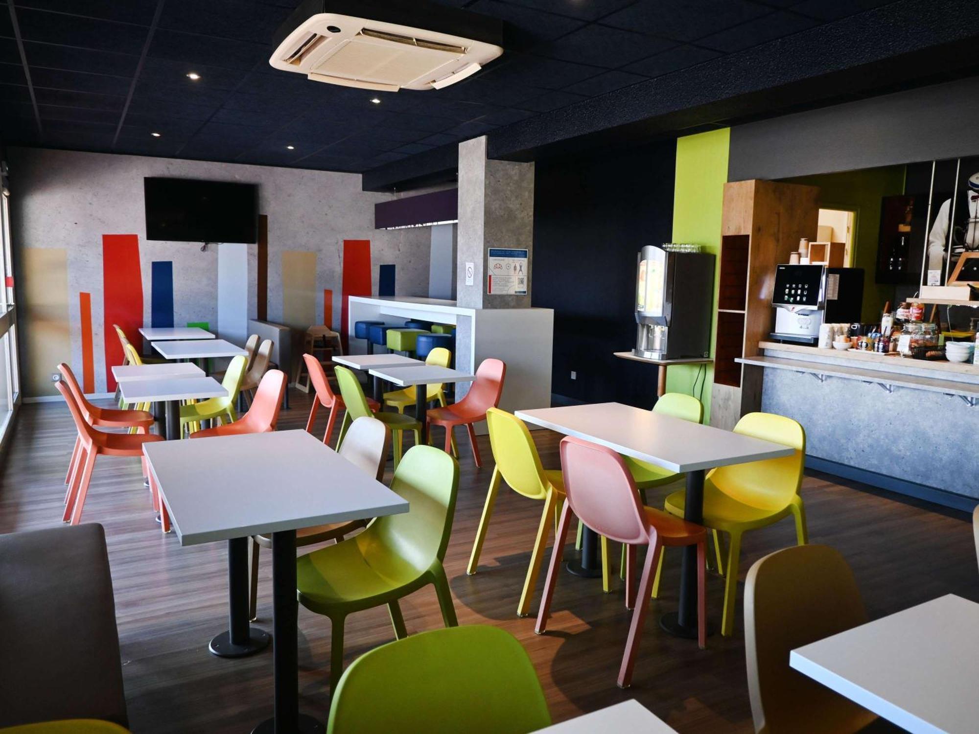 Hotel Ibis Budget Laval Bonchamp Les Laval Exteriör bild