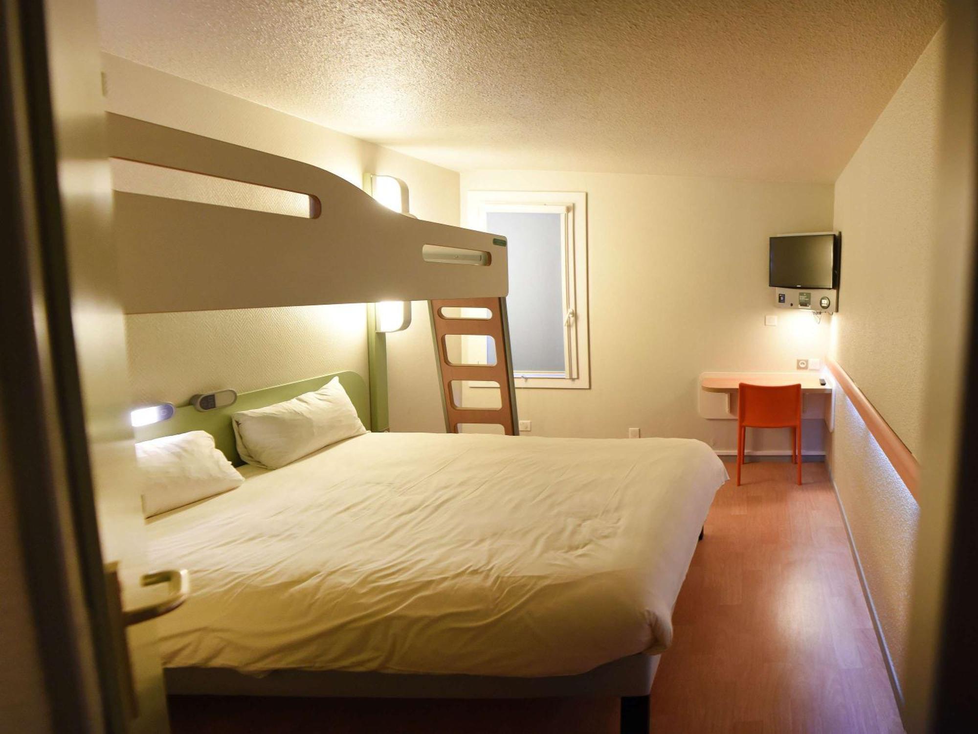 Hotel Ibis Budget Laval Bonchamp Les Laval Exteriör bild