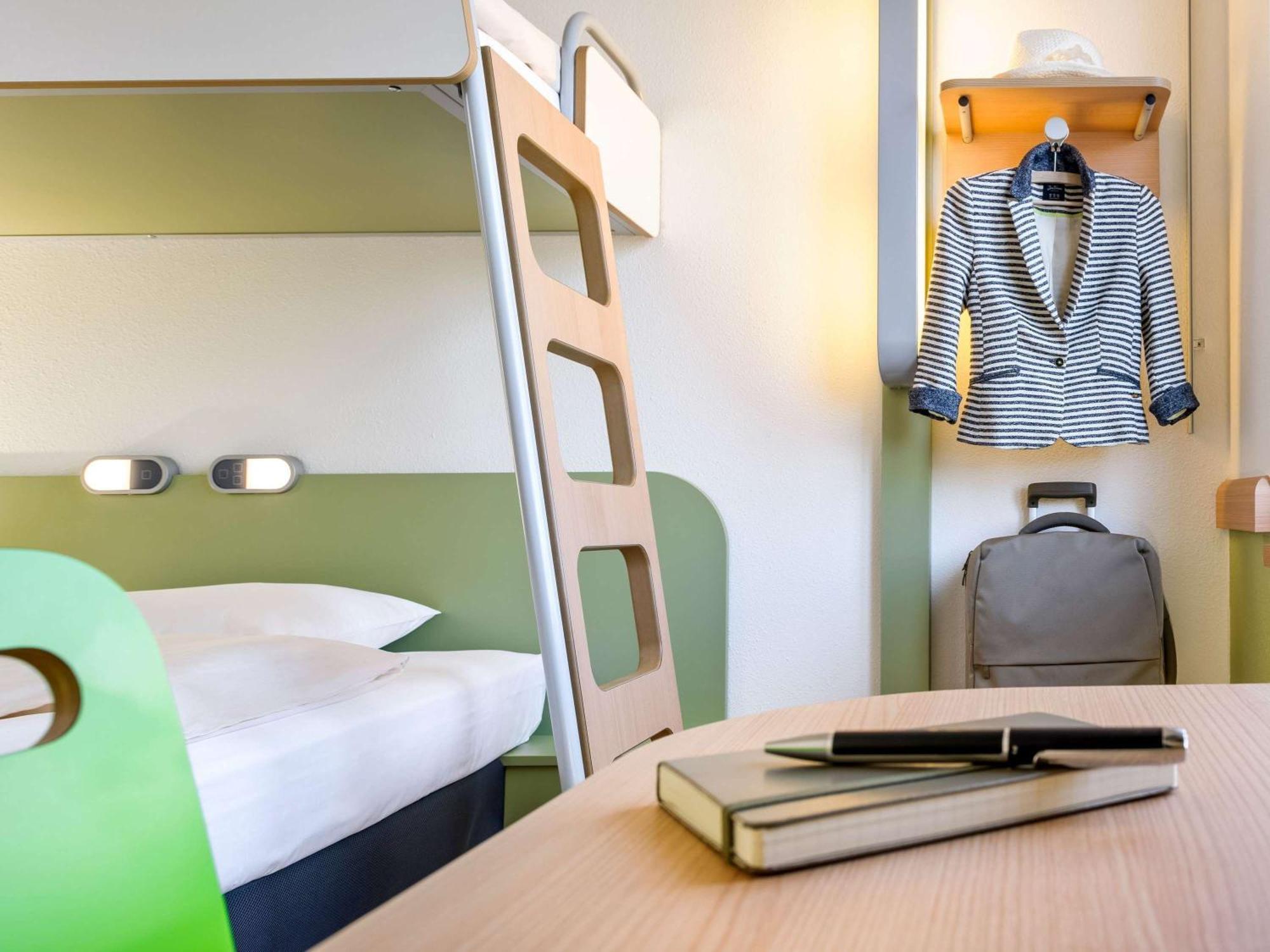 Hotel Ibis Budget Laval Bonchamp Les Laval Exteriör bild