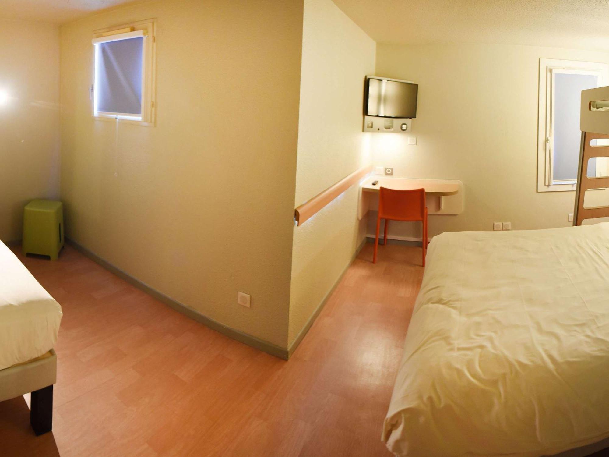 Hotel Ibis Budget Laval Bonchamp Les Laval Exteriör bild