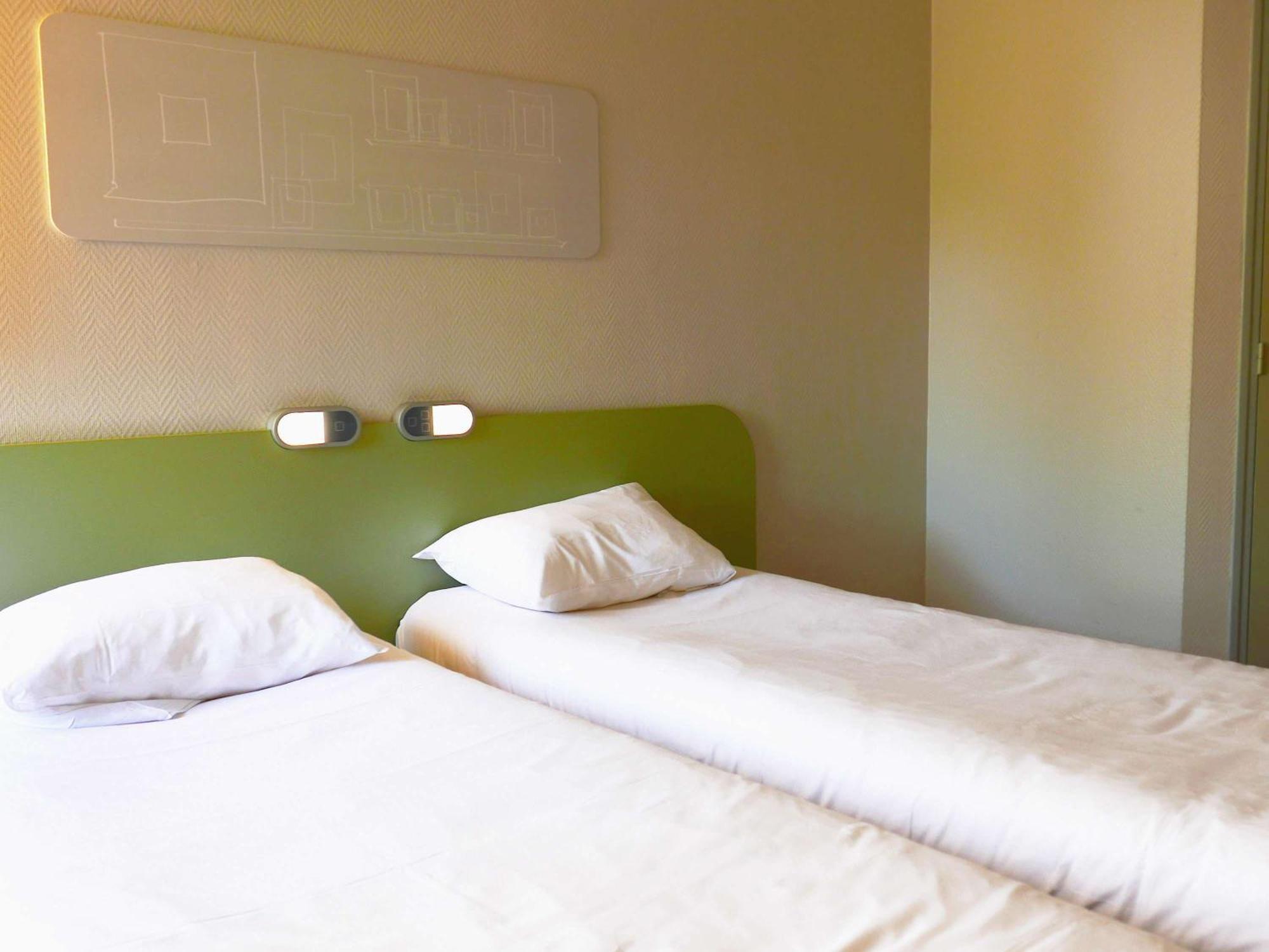 Hotel Ibis Budget Laval Bonchamp Les Laval Exteriör bild