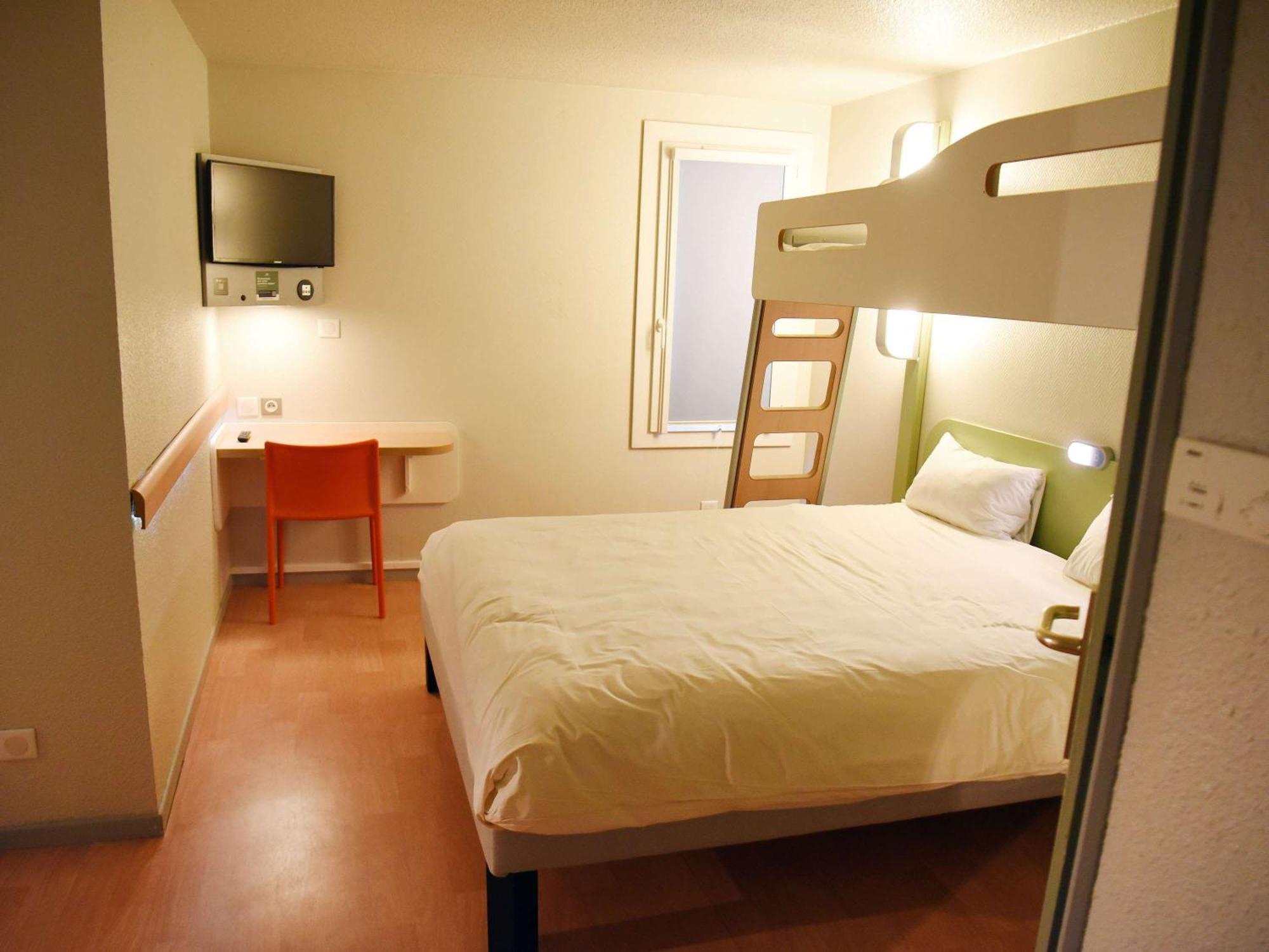Hotel Ibis Budget Laval Bonchamp Les Laval Exteriör bild