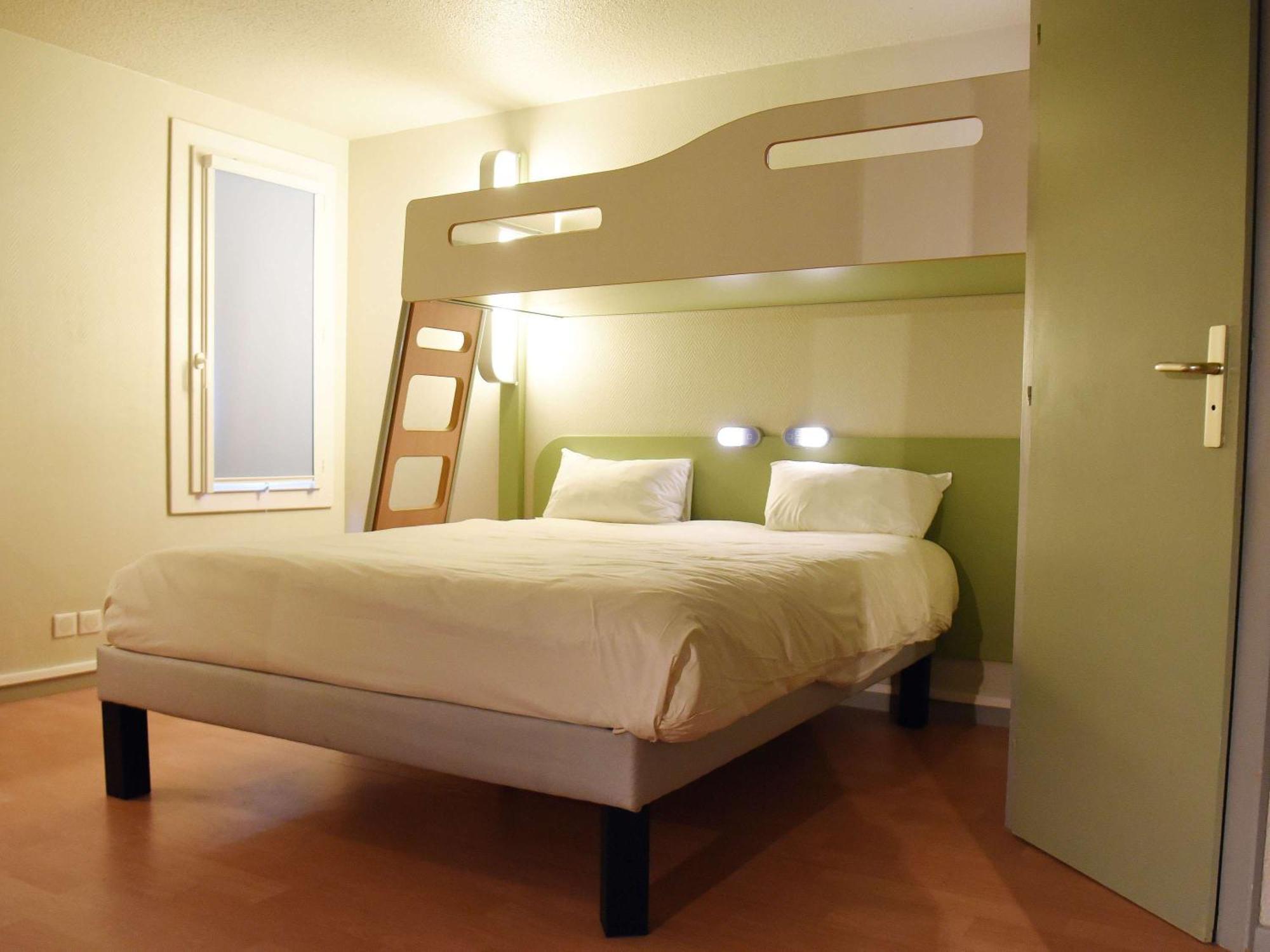 Hotel Ibis Budget Laval Bonchamp Les Laval Exteriör bild