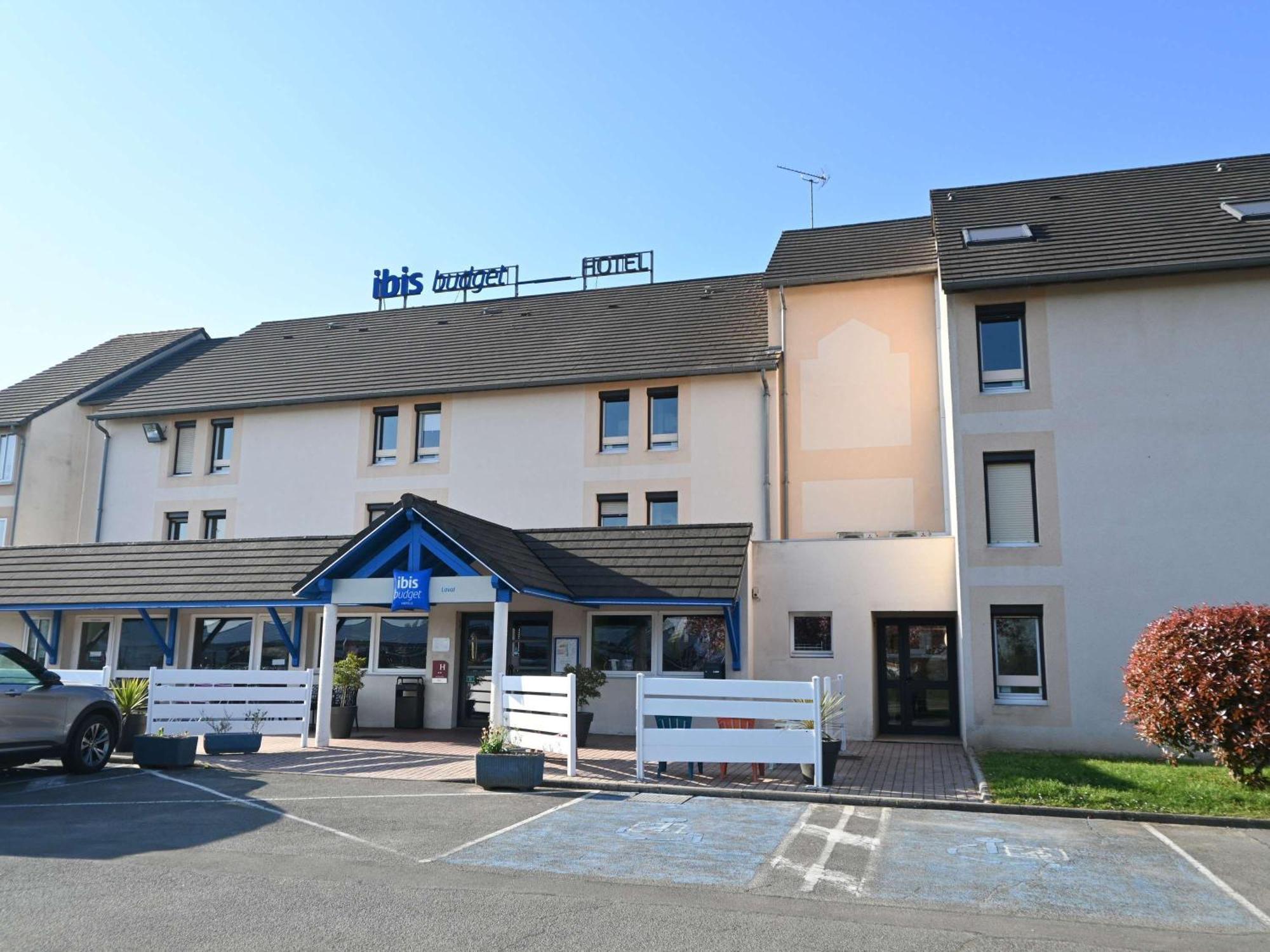 Hotel Ibis Budget Laval Bonchamp Les Laval Exteriör bild