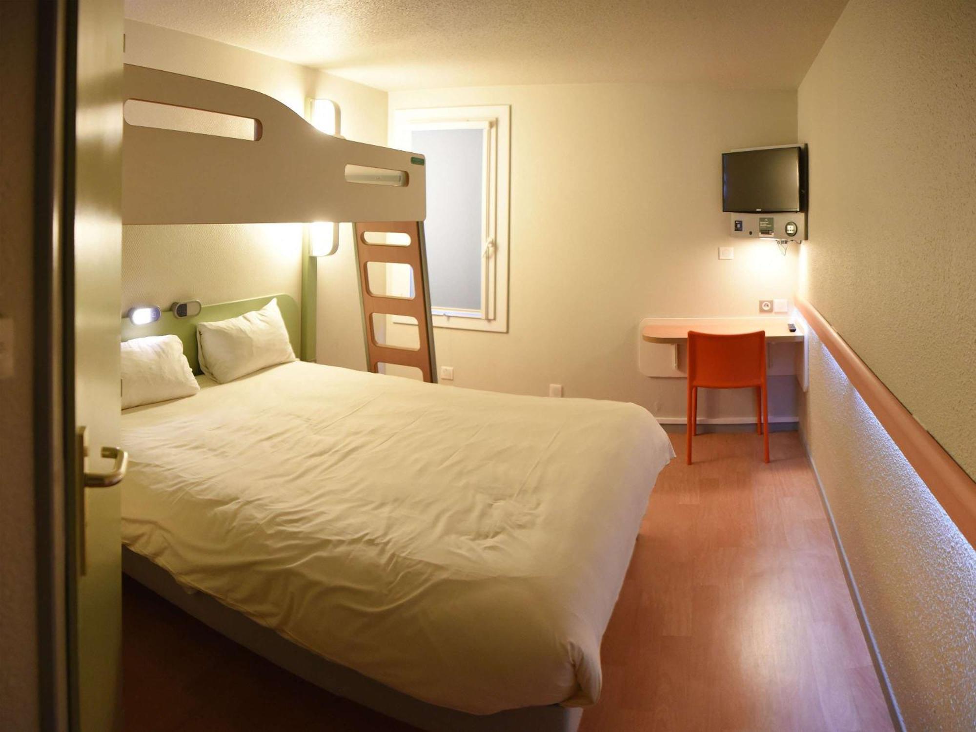 Hotel Ibis Budget Laval Bonchamp Les Laval Exteriör bild