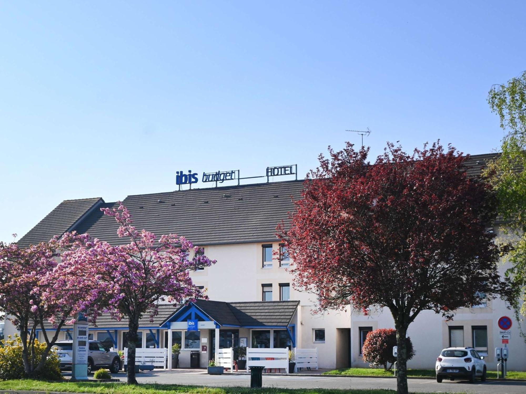 Hotel Ibis Budget Laval Bonchamp Les Laval Exteriör bild