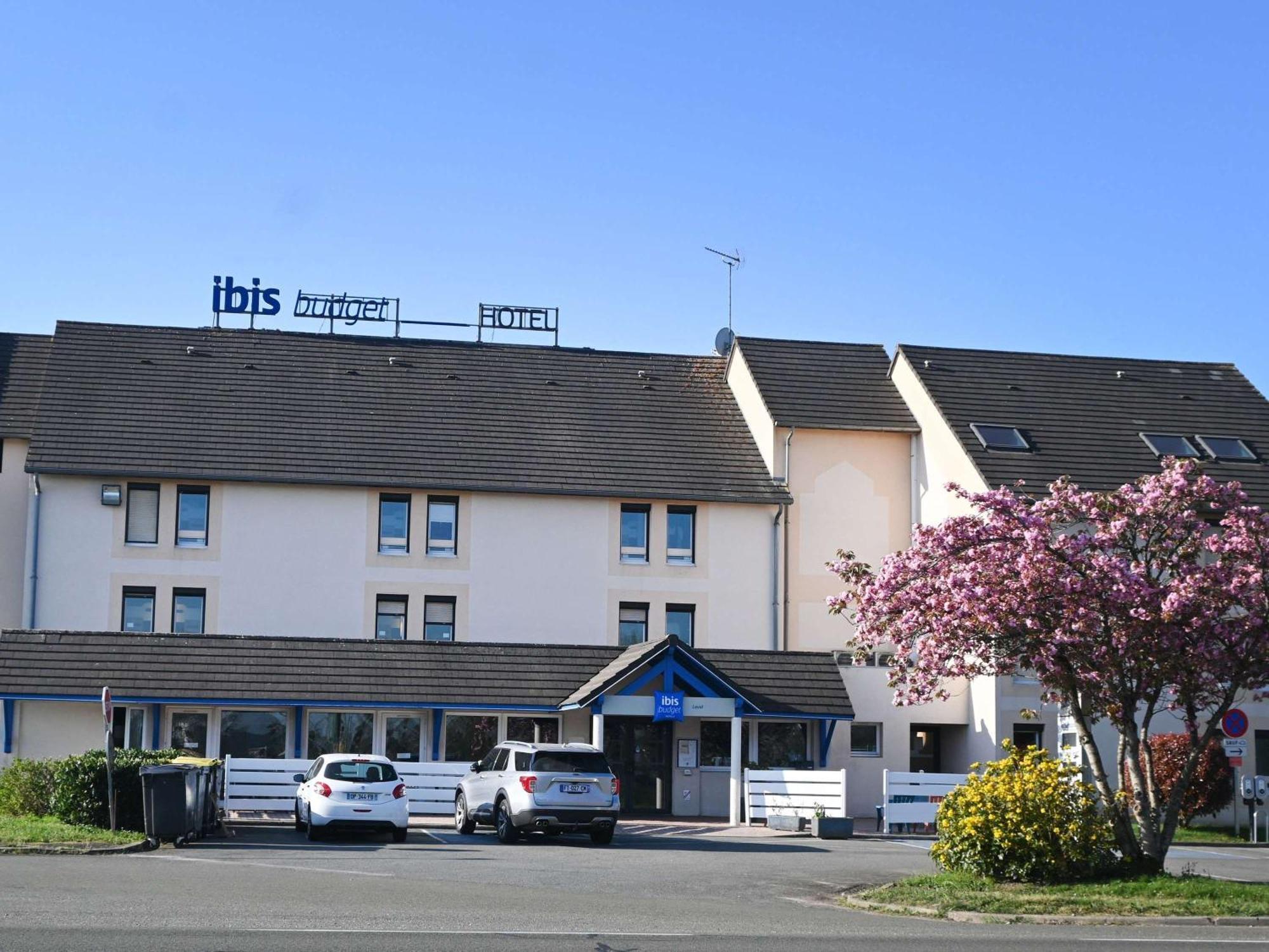 Hotel Ibis Budget Laval Bonchamp Les Laval Exteriör bild