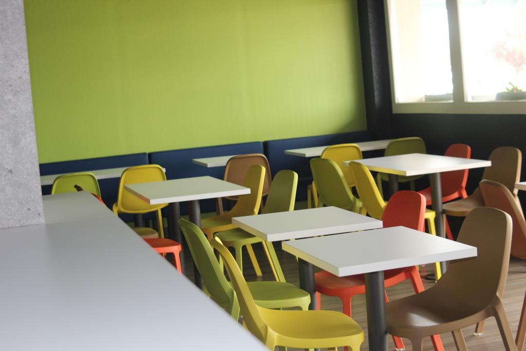 Hotel Ibis Budget Laval Bonchamp Les Laval Exteriör bild