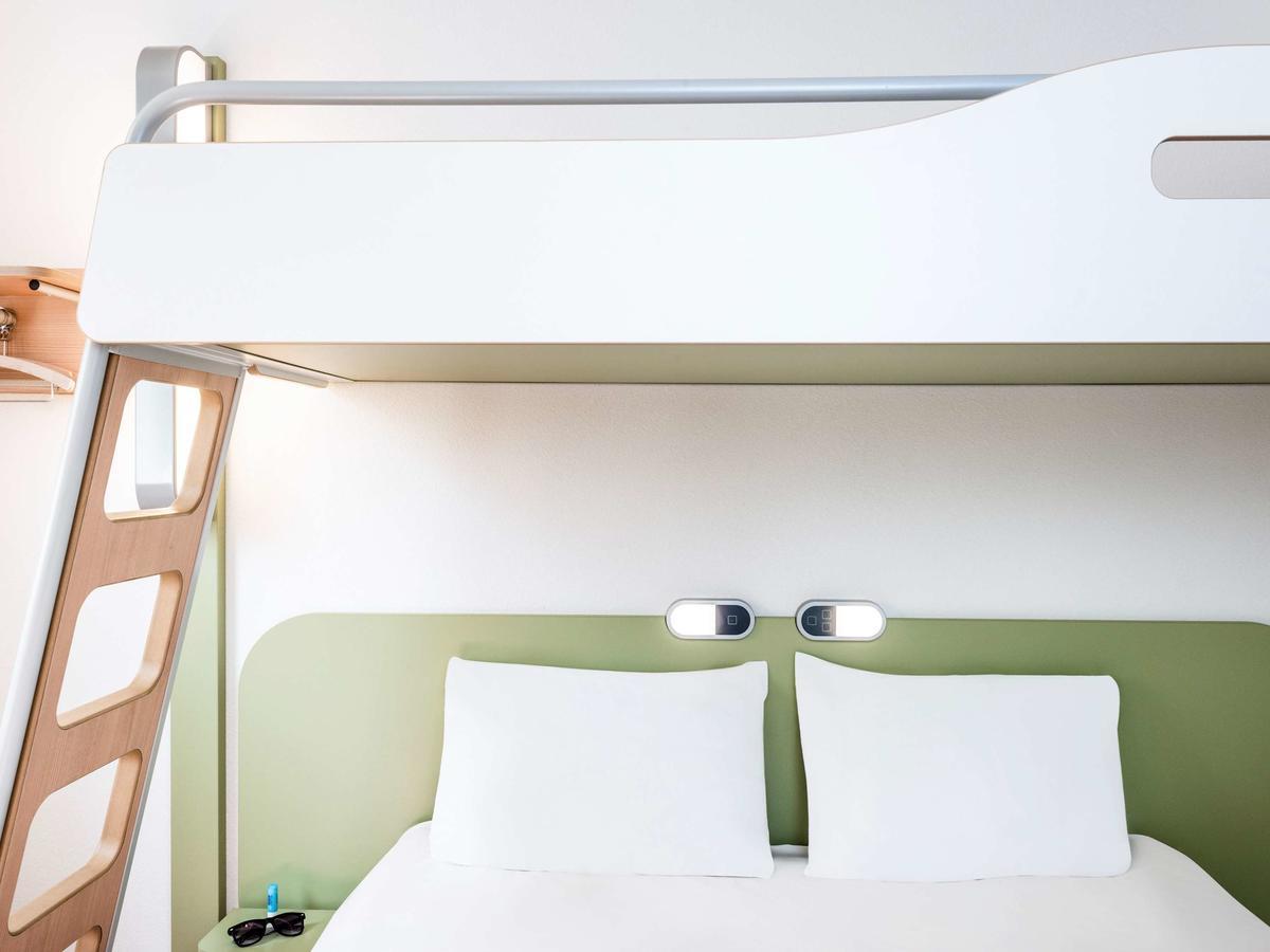 Hotel Ibis Budget Laval Bonchamp Les Laval Exteriör bild