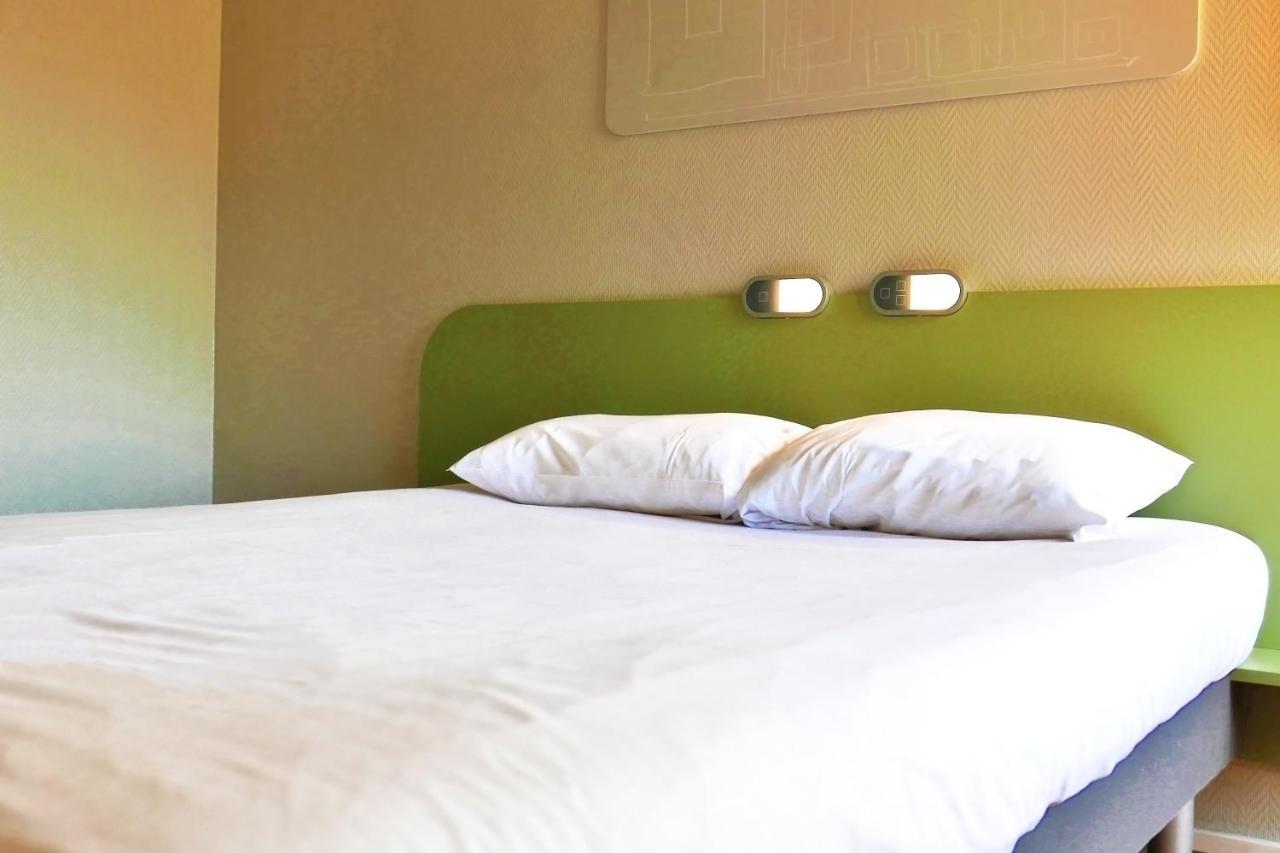 Hotel Ibis Budget Laval Bonchamp Les Laval Exteriör bild