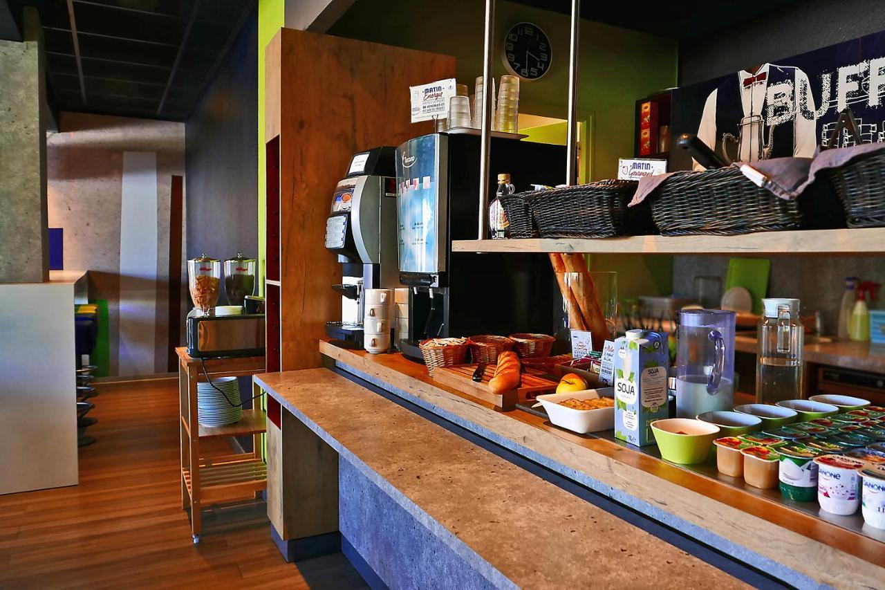 Hotel Ibis Budget Laval Bonchamp Les Laval Exteriör bild