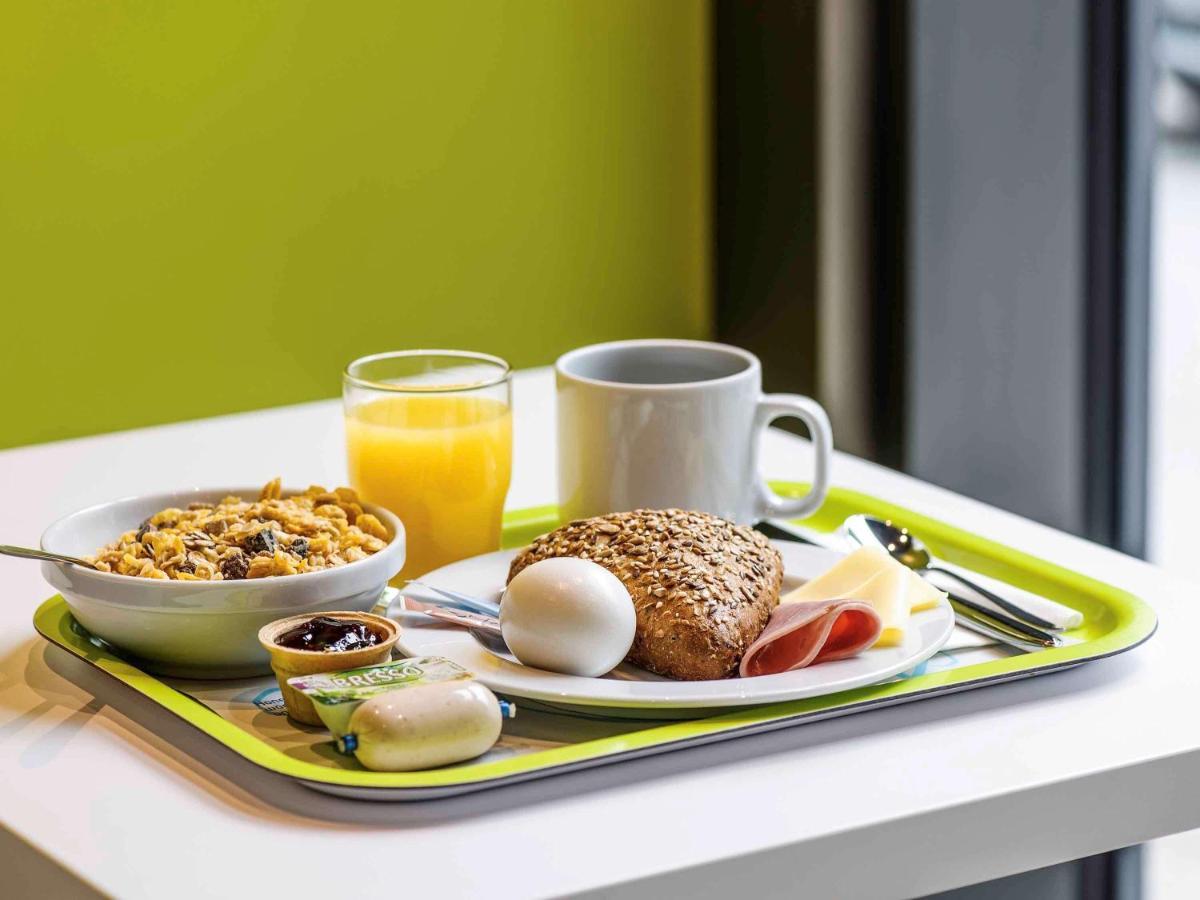Hotel Ibis Budget Laval Bonchamp Les Laval Exteriör bild